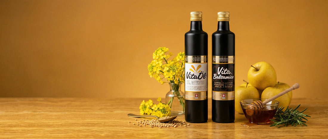 VitaÖl® und VitaBalsamico® mit Rapsblüten, Äpfeln und Honig auf Holztisch